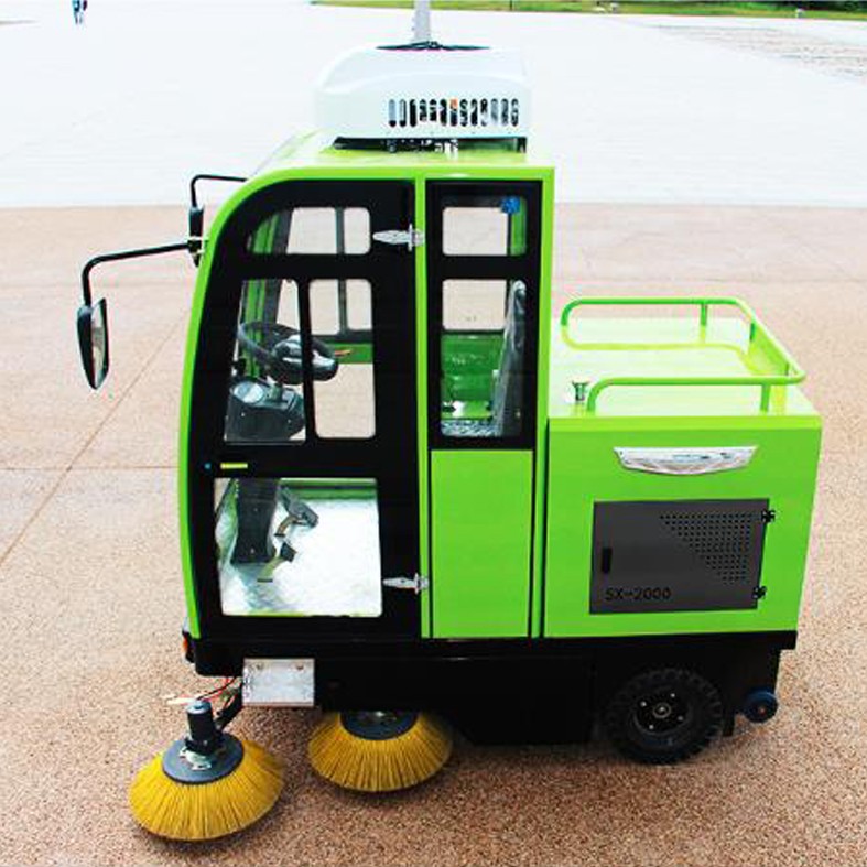Rechargeable street sweeper - 5 