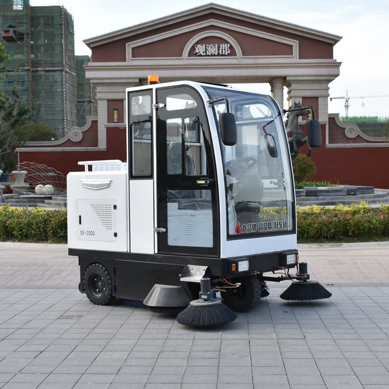 Rechargeable street sweeper - 6 