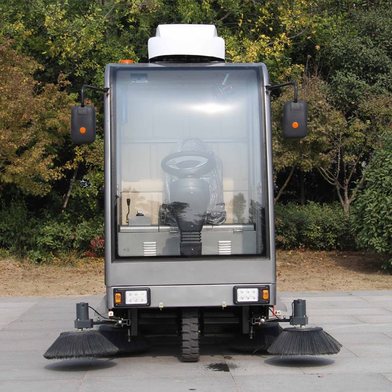 Driving multifunctional sweeper - 6