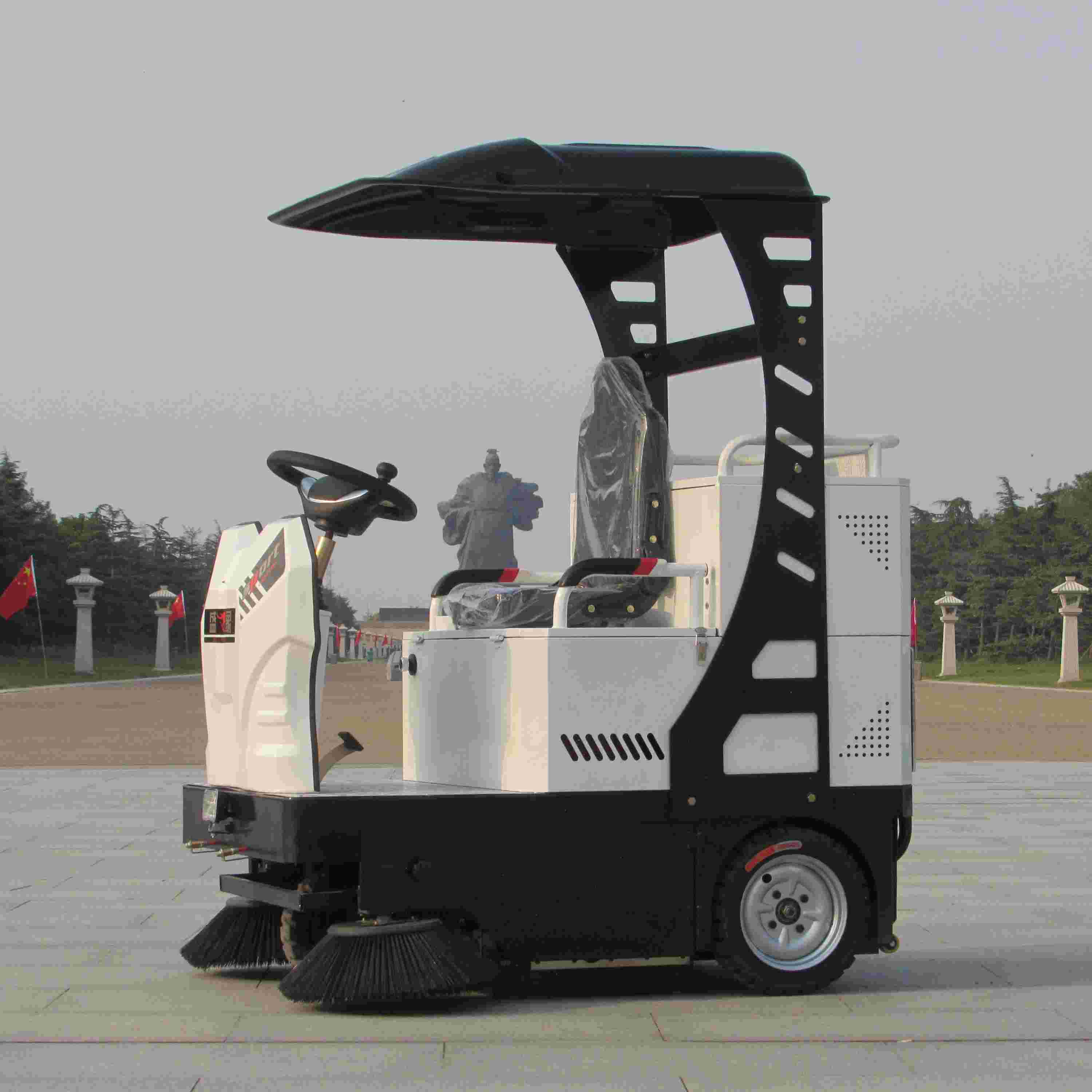 Small electric road sweeper