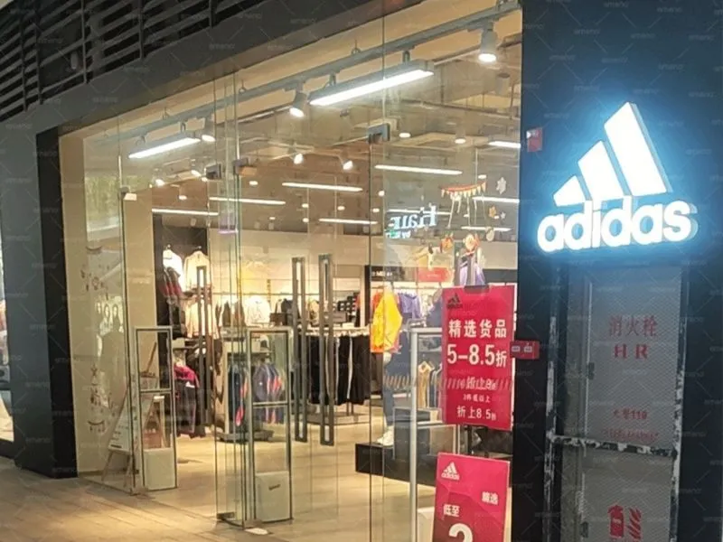 Adidas brend mağazasında kubik gözəllik AM6208 geyim mağazasında oğurluğa qarşı cihaz quraşdırılıb