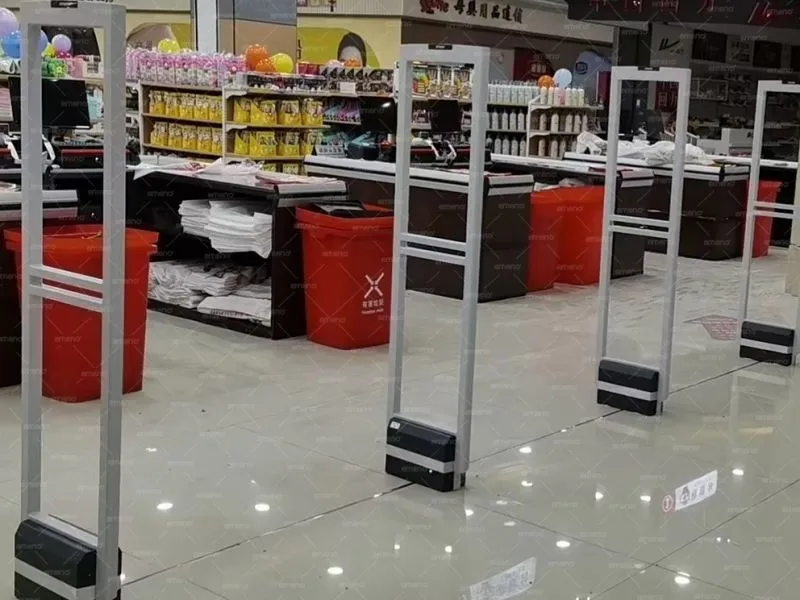 Supermarketdə kubik gözəllik AM8208 akustik maqnit oğurluğa qarşı cihaz quraşdırılıb