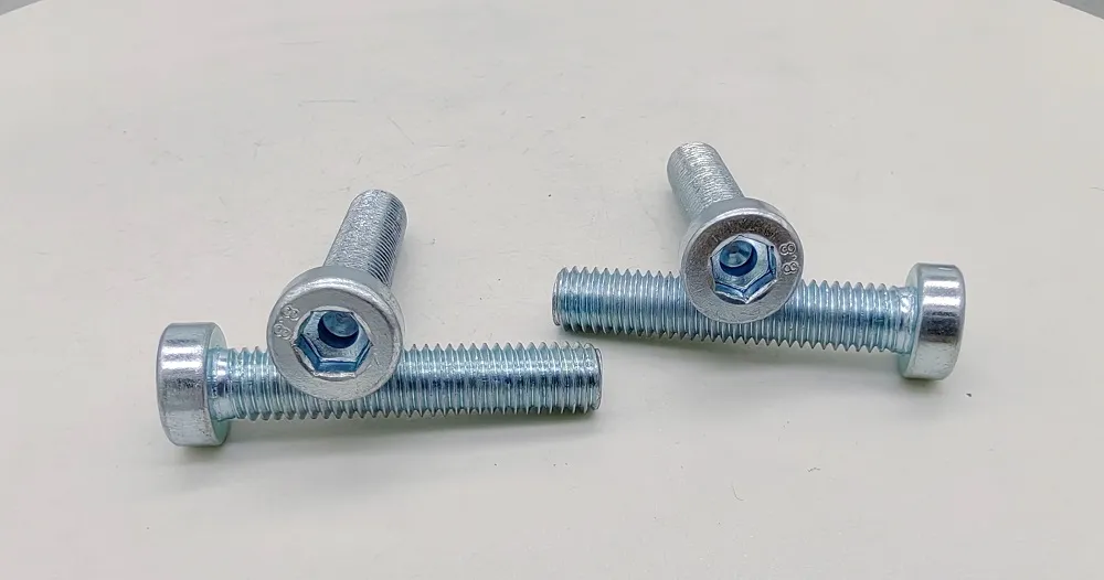 How to use DIN6912 inner hexagon with guide hole short cylindrical head screw?