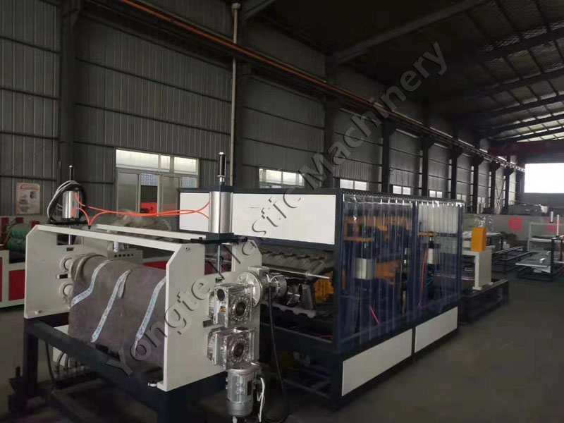 PVC corrugated roof sheet extrusion machine