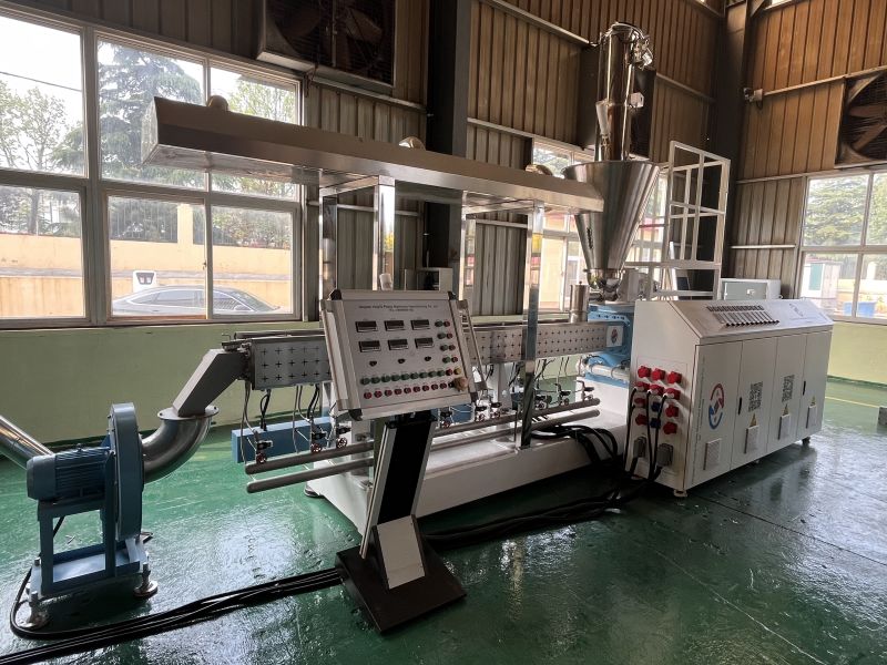 High speed wood plastic granulator