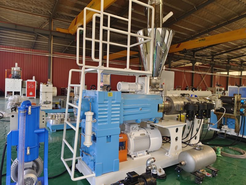 wpc extruder machine