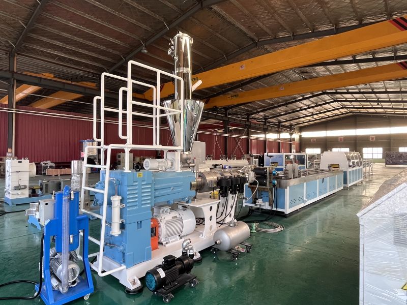 WPC decking extrusion machine