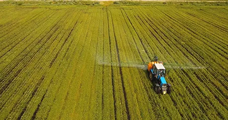 ¿Cuál es el papel de la maquinaria agrícola en la agricultura moderna?