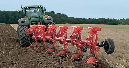 What are the basic requirements for safe use of the Moldboard Plow？