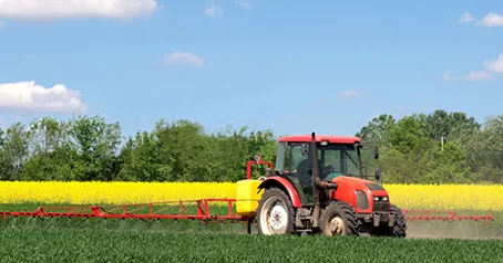 Hoe let je op de watertemperatuur bij gebruik van een tractor in de zomer?