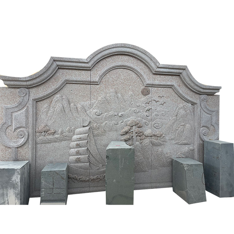 Reliefna kamnita skulptura na prostem
