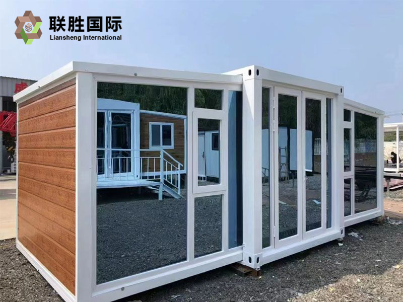 What are the characteristics of expanded container houses?