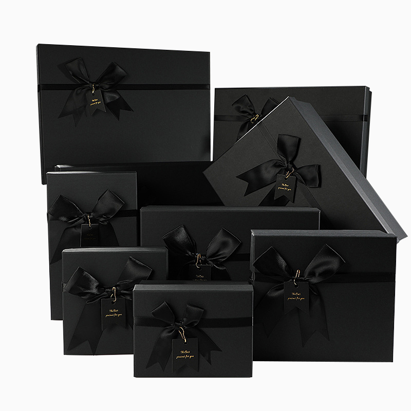Zwarte papieren geschenkdoos