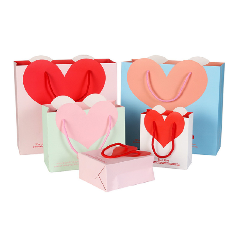 Bolsas de papel en forma de corazón