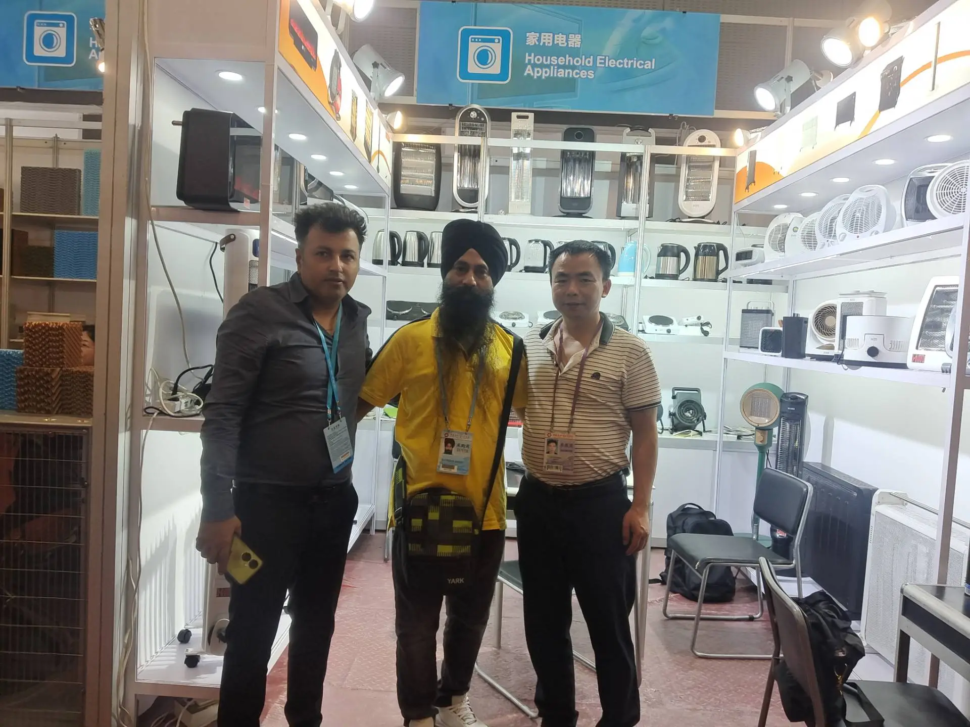Negotiated with Indian customers at the 135th Canton Fair.