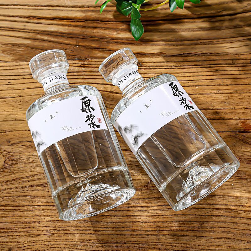 Klassisk spiritusflaske af glas
