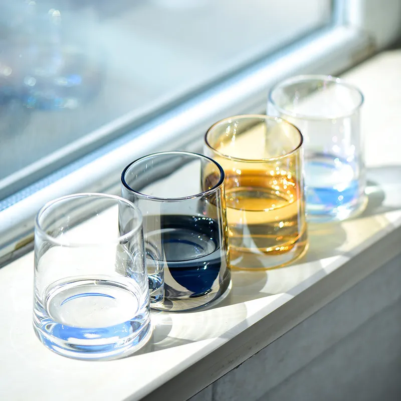 Färgglada glas whiskyglas