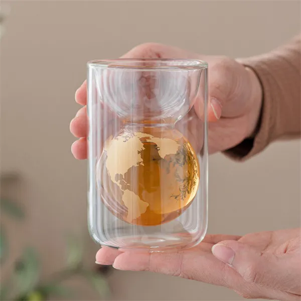 Kreativna skodelica za vodo iz zemeljskega stekla