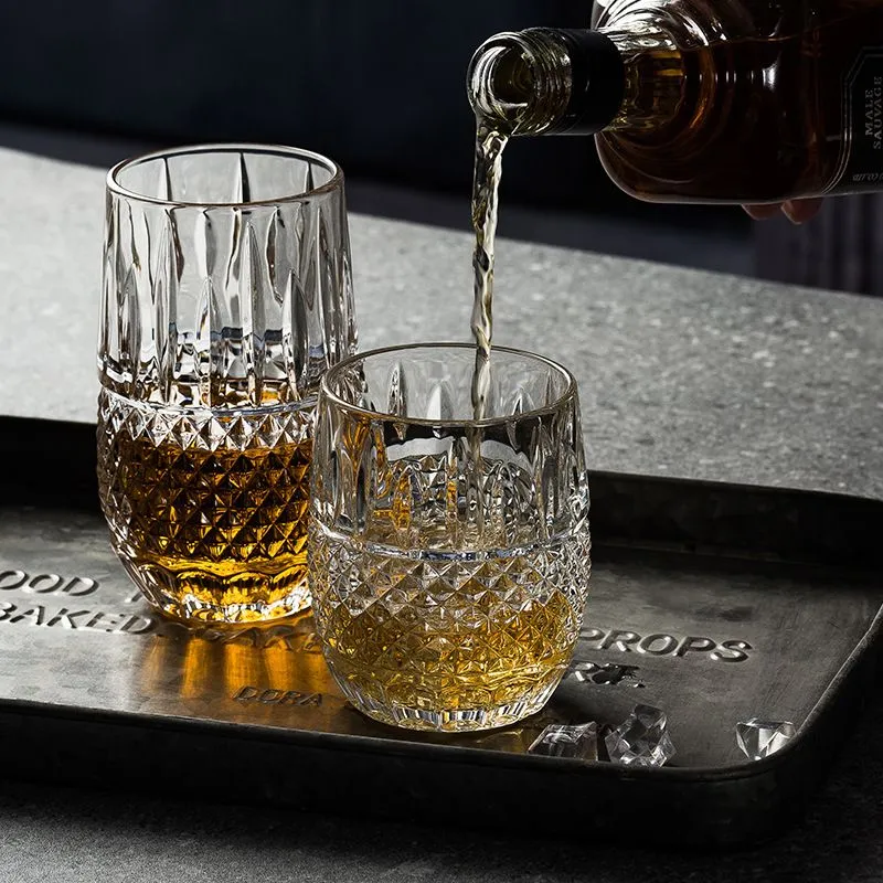 Kreativt europeiskt whiskyglas