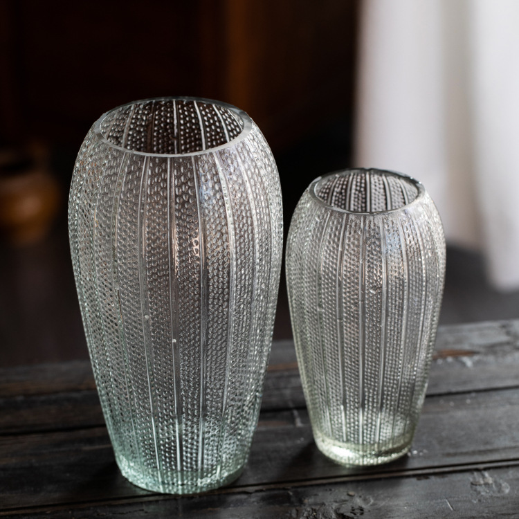 Europietiško stiliaus reljefinė stiklo vaza