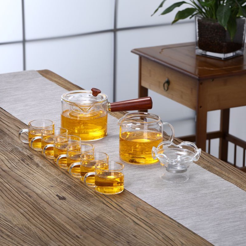 Glass tea set with wooden handle