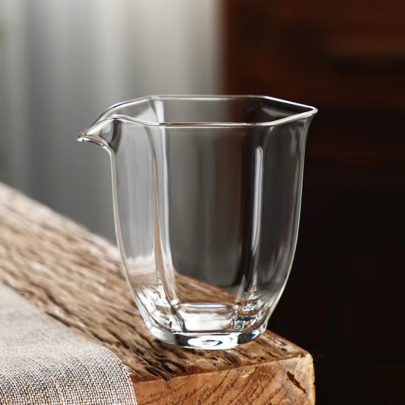 Hatszögletű üveg vásáros pohár