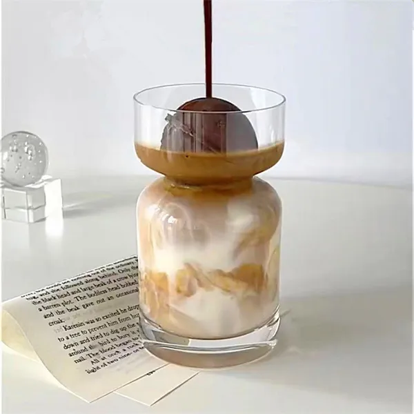 Bicchiere da caffè in vetro a clessidra