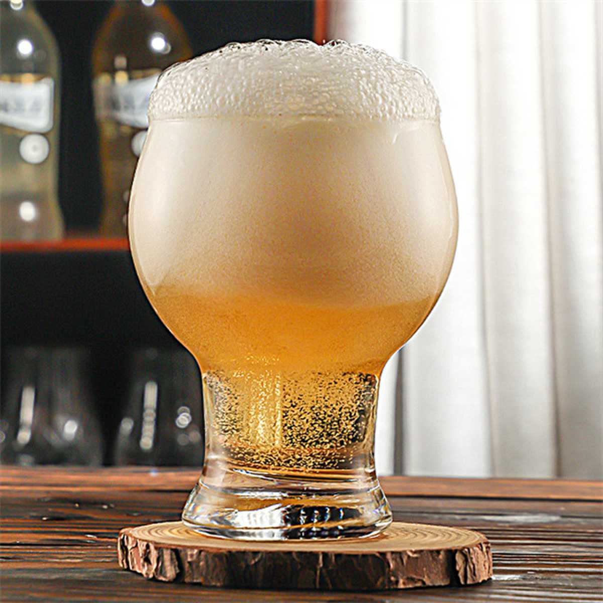 Malikhaing sambahayan na baso ng beer glass