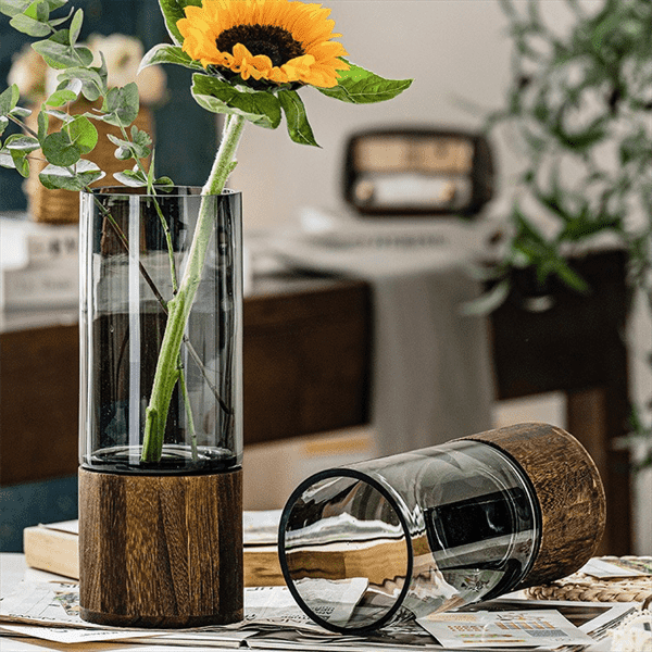 Лагана луксузна стаклена ваза са дрвеним носачем