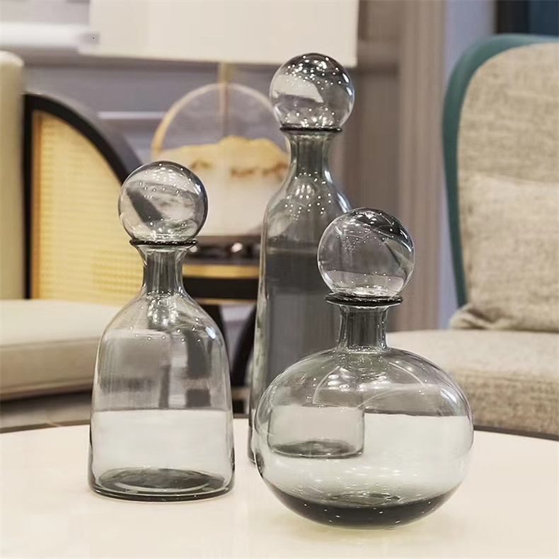 minimalistinio stiliaus stiklinė vaza