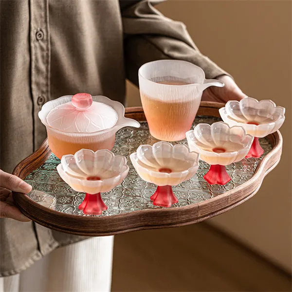 Pink glass Covered bowl set