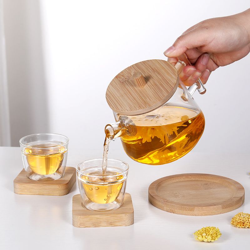Стаклени сет за чај од дрвених палета