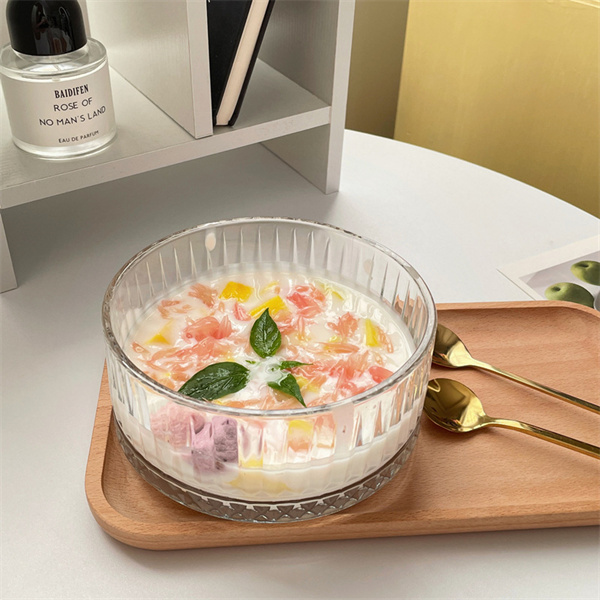 Стаклена посуда за десерт од јогурта