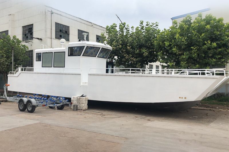 Aluminiowa łódź desantowa o długości 16 m firmy Allheart