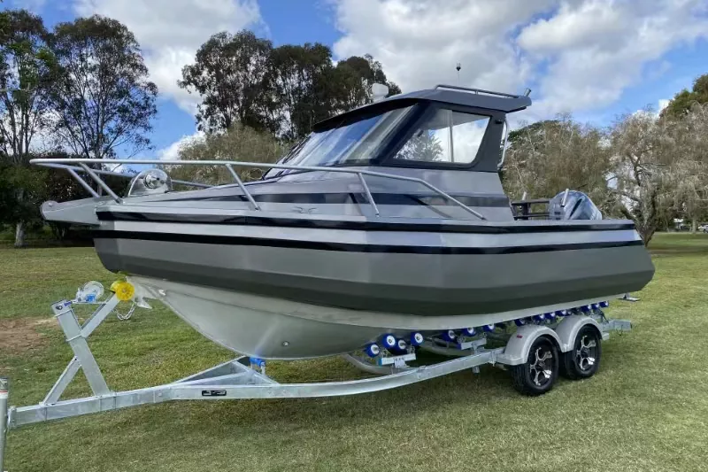 Barca pontone da pesca in alluminio LEADER da 25 piedi