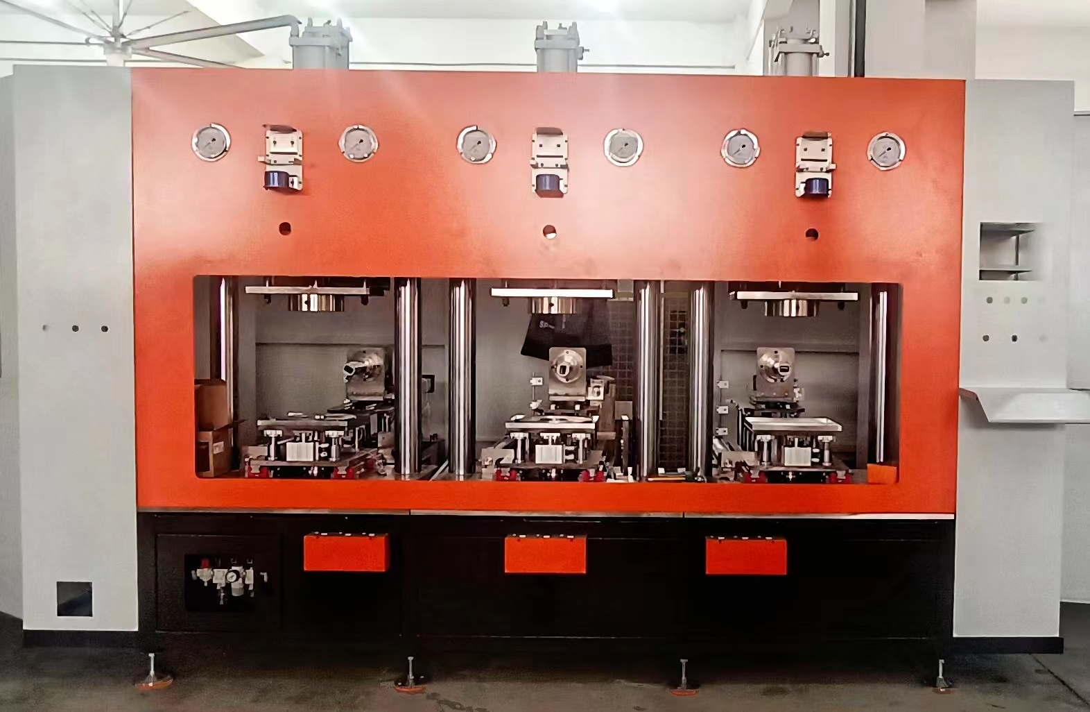 Three-station vertical valve automatic testing machine