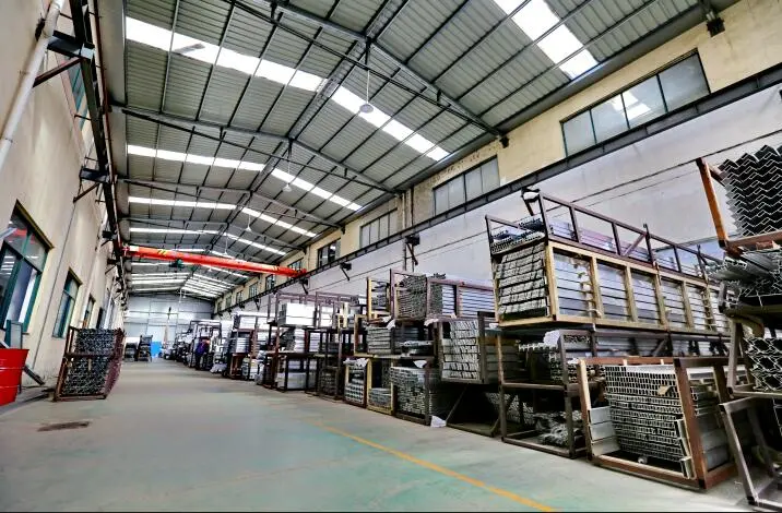 With more and more builders, architects, and manufacturers embracing aluminum profiles, industry experts predict aluminum will continue to play a major role in the construction industry Aluminum profile processing factory, special-shaped aluminum profile processing factory ​.