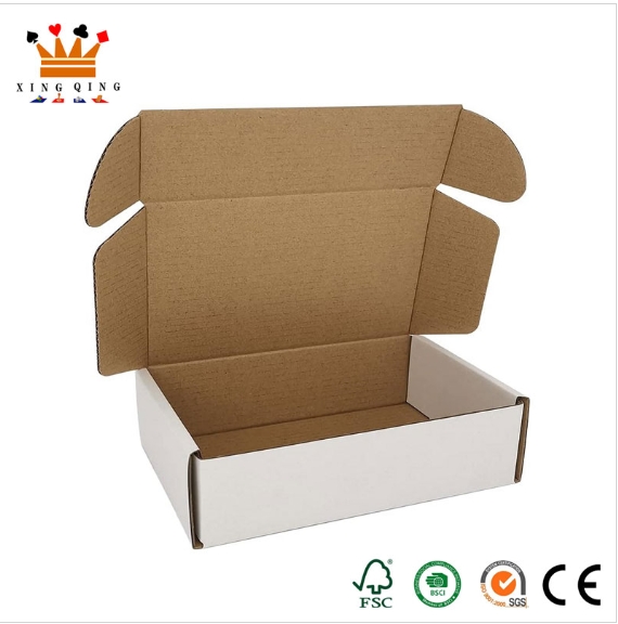 Cómo utilizar una caja de cartón corrugado blanca