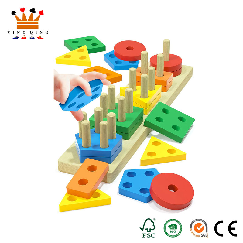Stapelbares Montessori-Spielzeug für Babys aus Holz