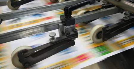 Kur atsispindi fleksografinės spausdinimo mašinos konstrukcinės charakteristikos?