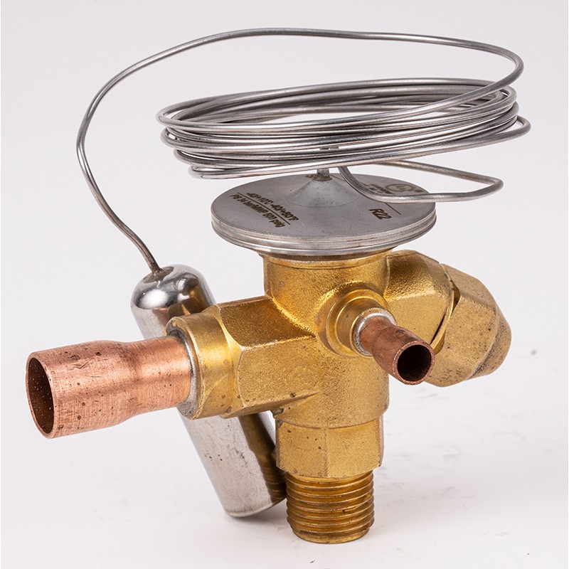 What is the balancing principle of expansion valve?