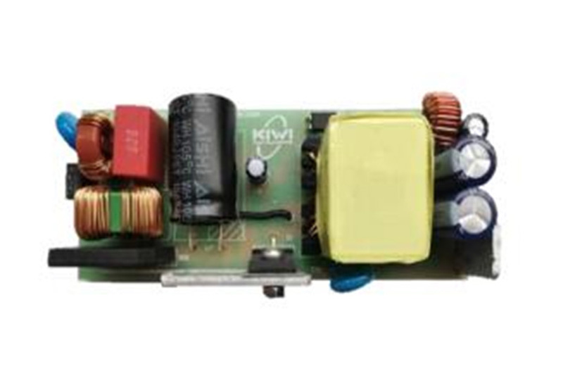 Високопродуктивний зарядний пристрій із адаптером 12 В/4 А з контролером автономного режиму струму KP201 і синхронним випрямлячем KP40512