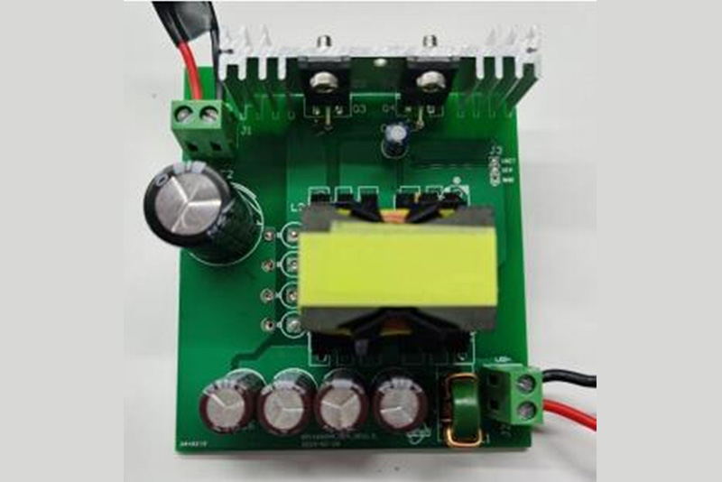 Неизолированный светодиодный драйвер с ШИМ-регулированием яркости мощностью 600 Вт с KP1469