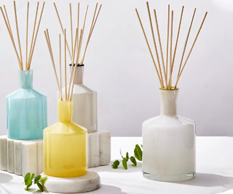 The Difference Between Reed Diffusers and Traditional Candle Diffusers