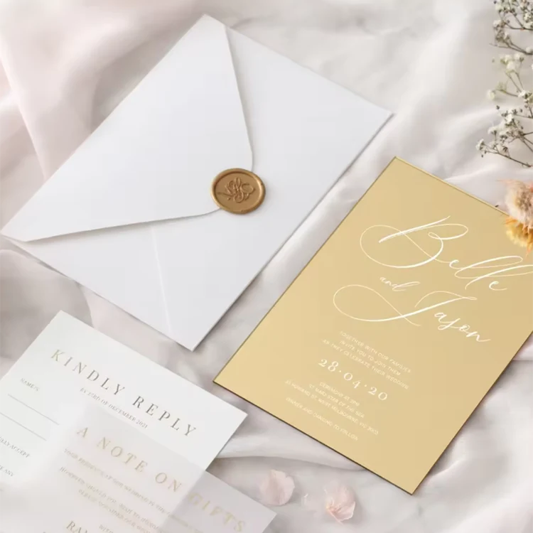 Hochzeitseinladungskarte aus Acryl mit goldenem Spiegeldruck