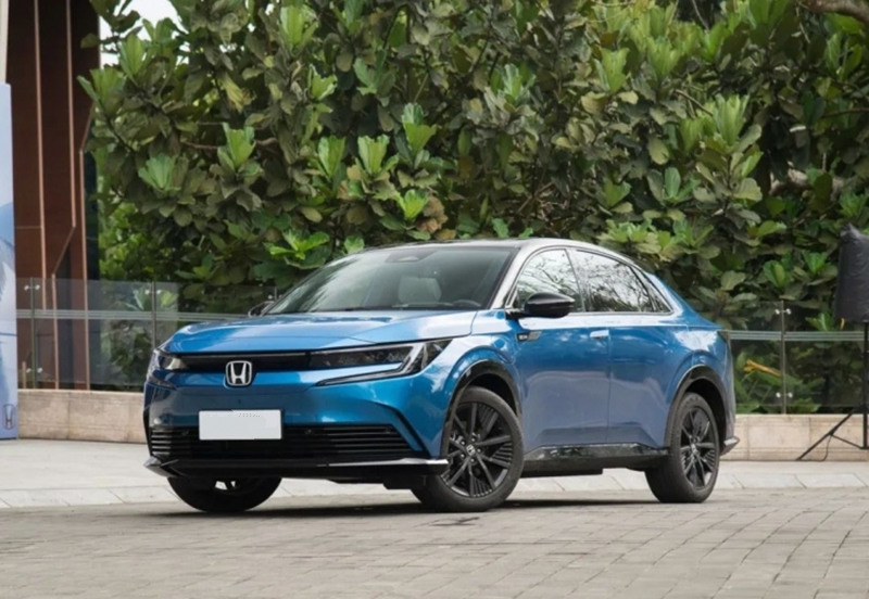 What are the advantages of the  Honda enp: 2 over the other two pure electric cars?
