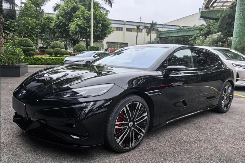 Denza Z9 GT Black Warrior Edition, 전투 느낌으로 공개