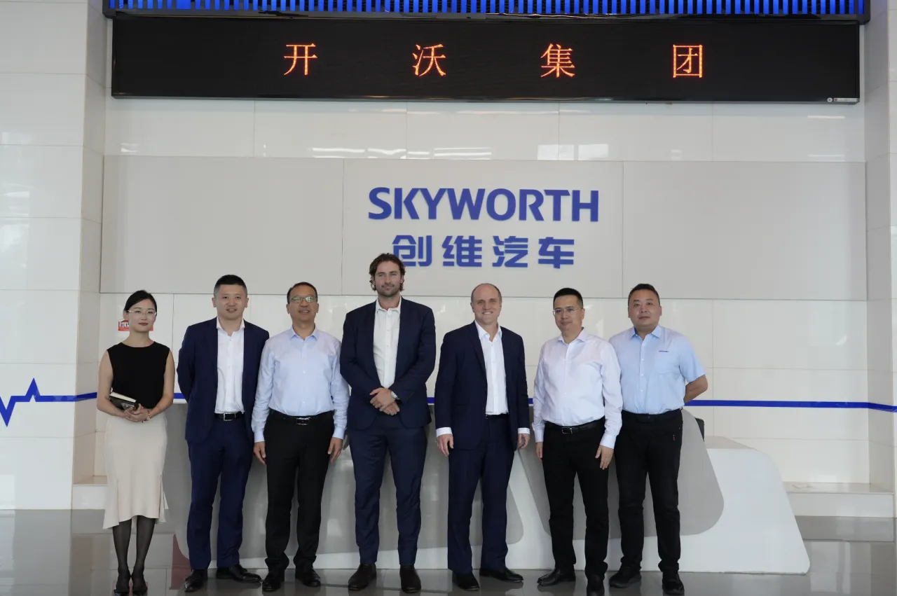 Le consul général d'Australie à Shanghai visite le groupe SKYWELL pour explorer conjointement le développement mondial de véhicules à énergie nouvelle