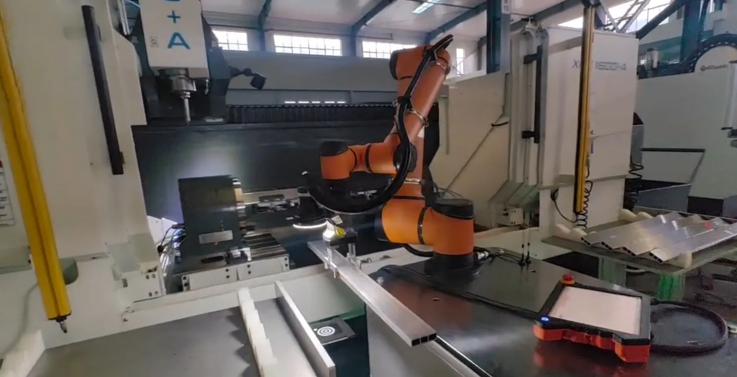 How can FUWEI intelligent composite robots assist mold manufacturing enterprises in upgrading their CNC machining?