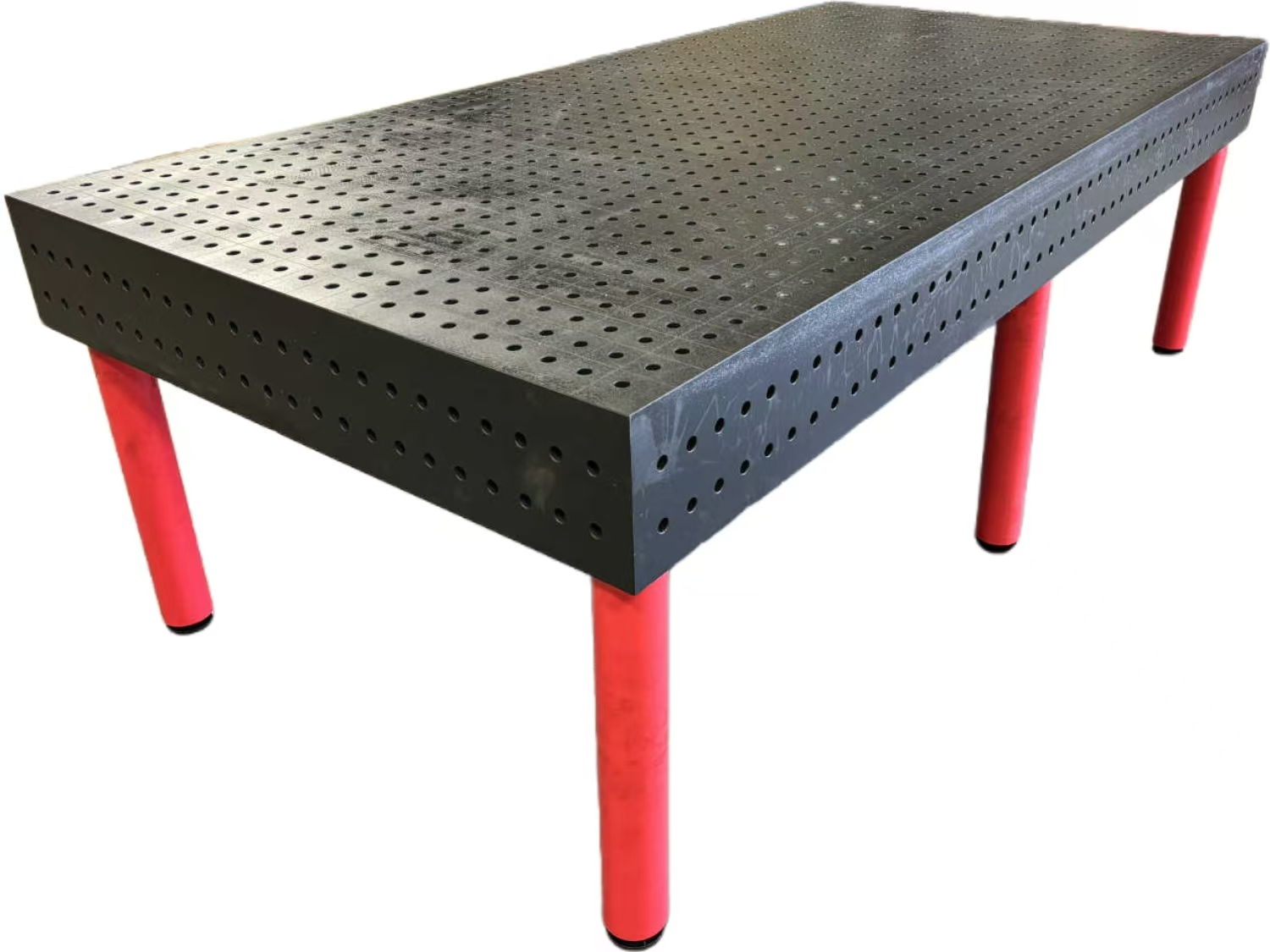 Why should a welding table made of nitrided steel be chosen for welding operations by welders?
